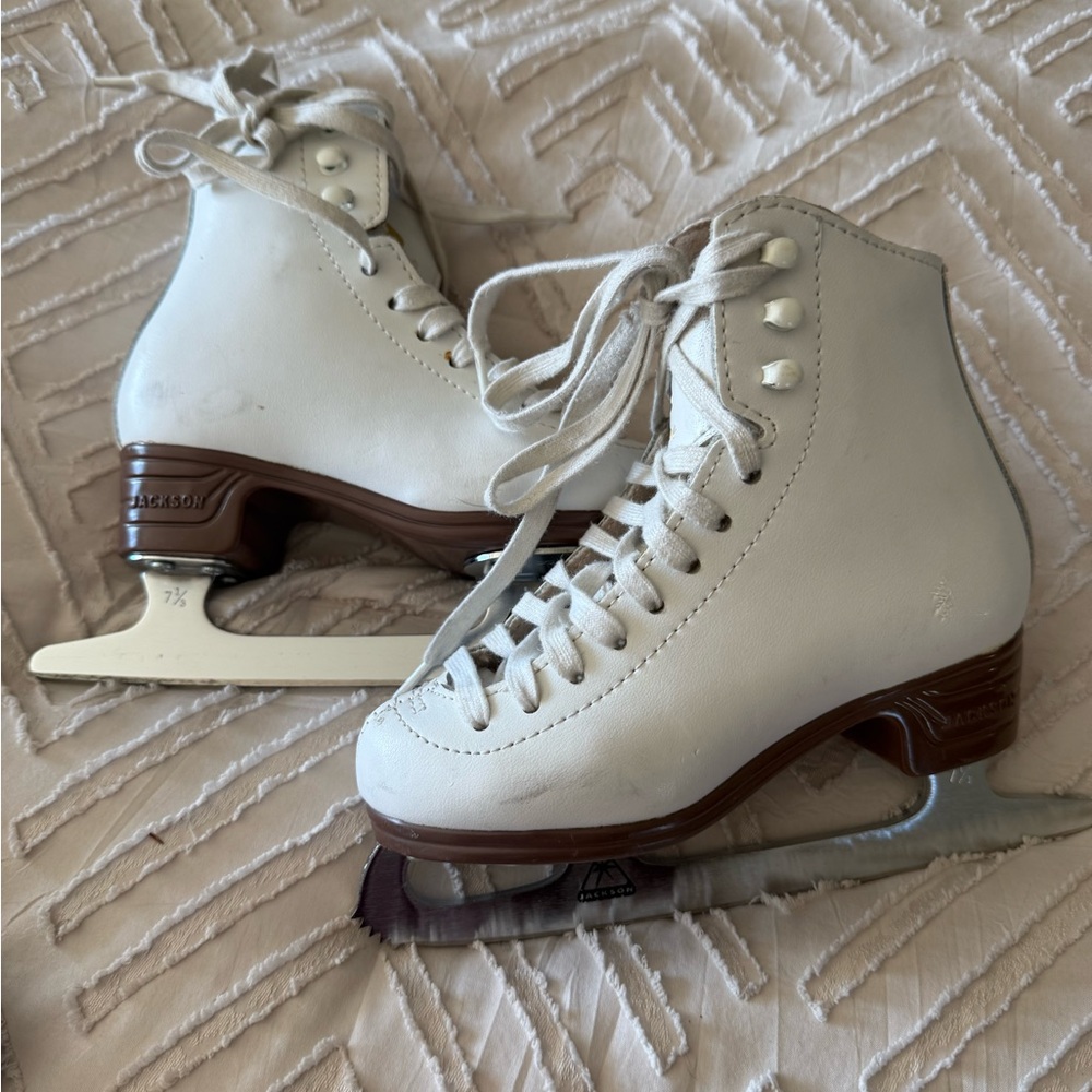 Jackson mystique girls  figure Skates 11 1/2